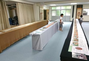 真言宗　豊山派　法林寺　本堂入口から　巻物